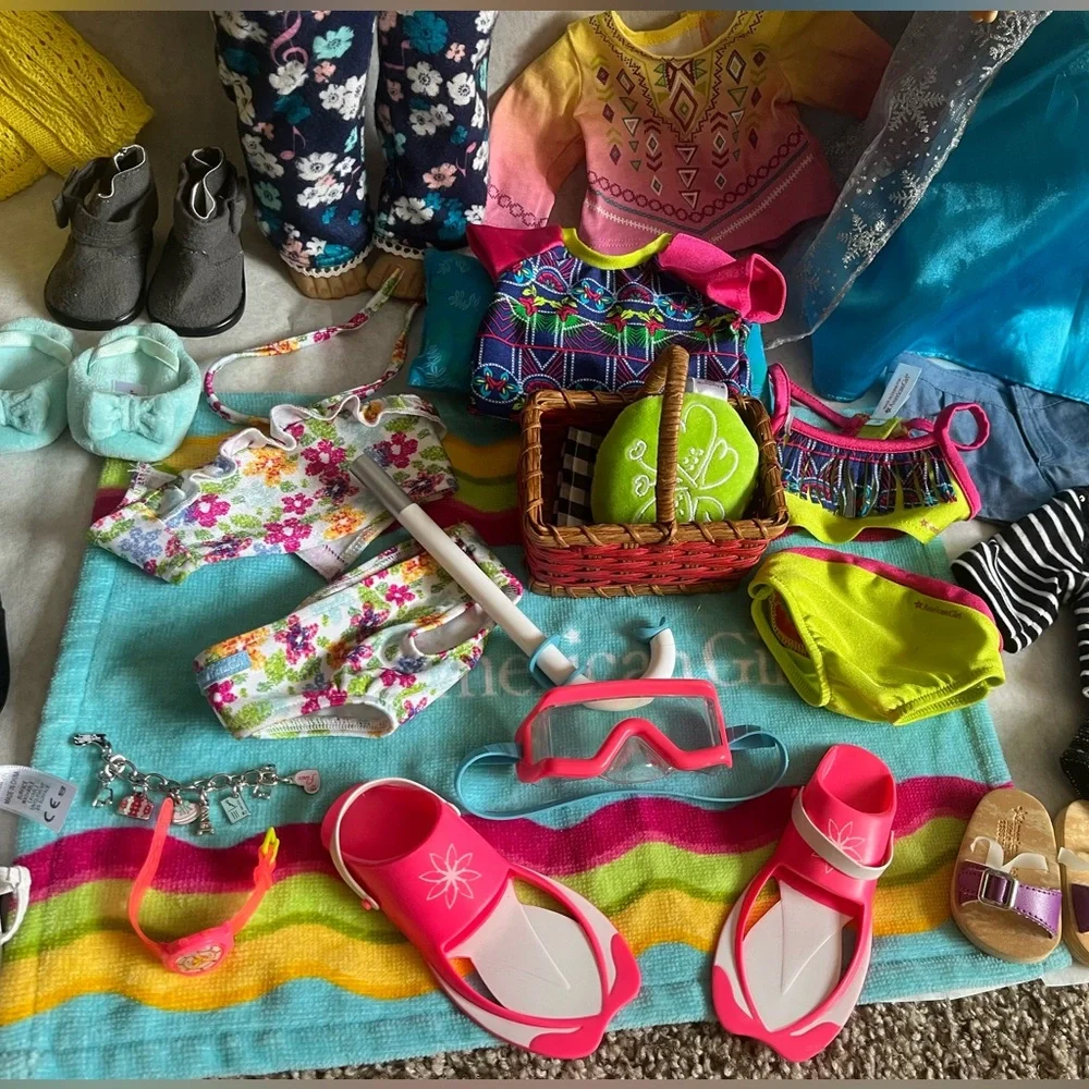 3 American Girl Dolls with accessories - Picture 13 of 16